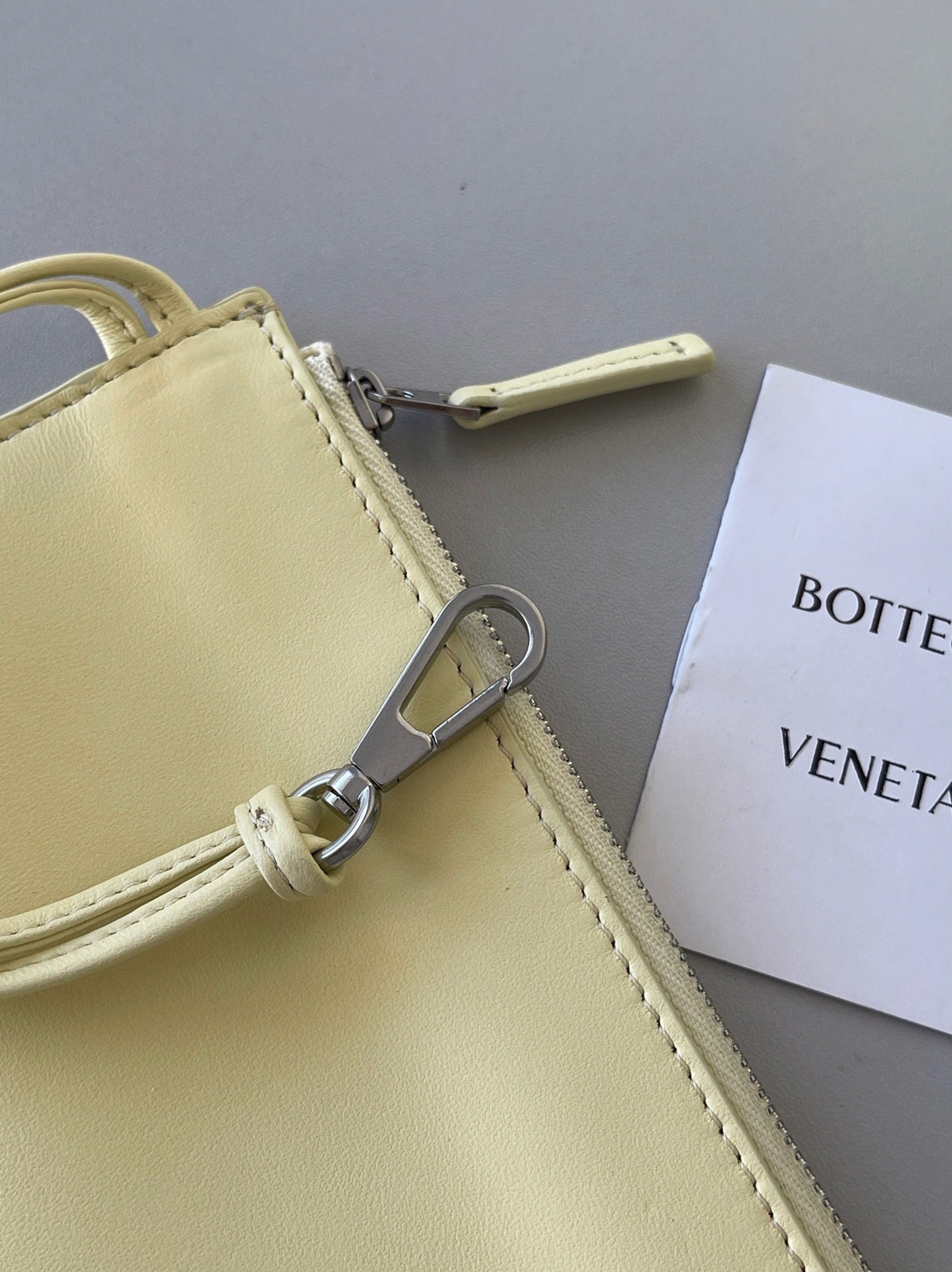 Fake B0tt*ga Ven*ta Arco Medium Tote Cream