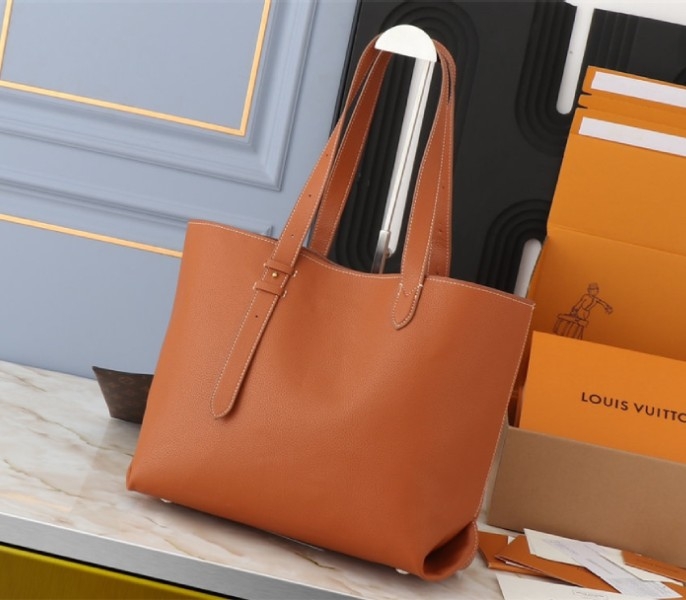 L0vis Vvtt0n Low Key Cabas MM Bag In Cognac Brown