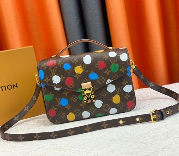 L0vis Vvtt0n X YK Monogram Canvas Metis Handbag