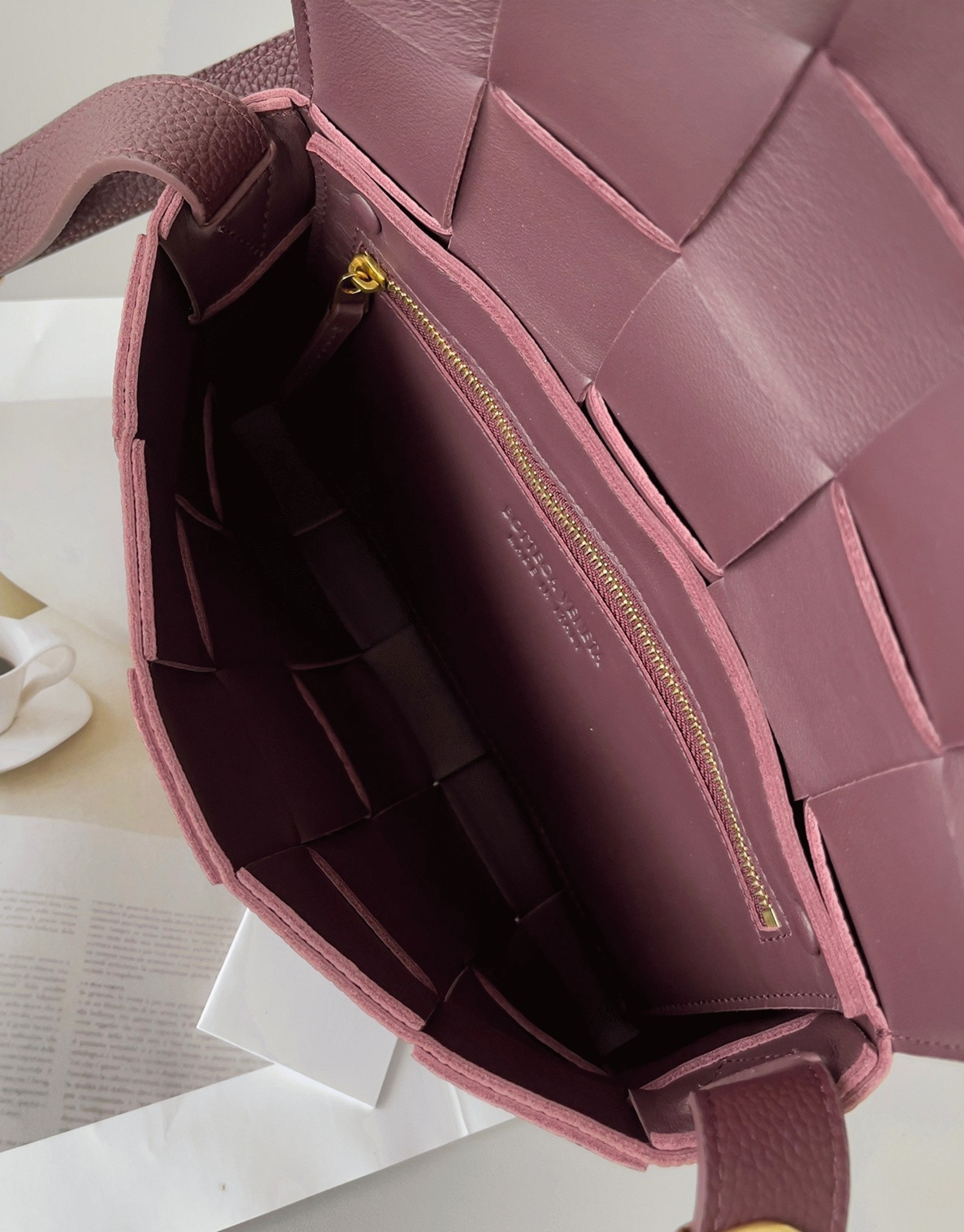 Top Quality Fake B0tt*ga Ven*ta Cassette Bag In Burgundy