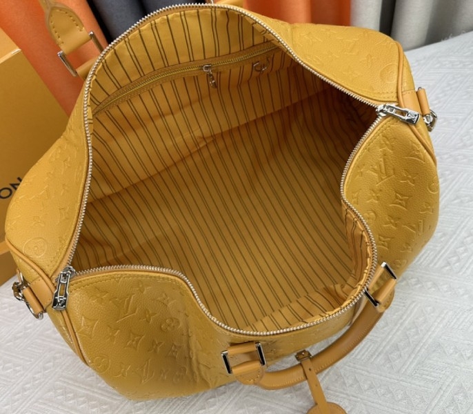 L0vis Vvtt0n Taurillon Leather Keepall Bandouliere 50 In Safran Yellow