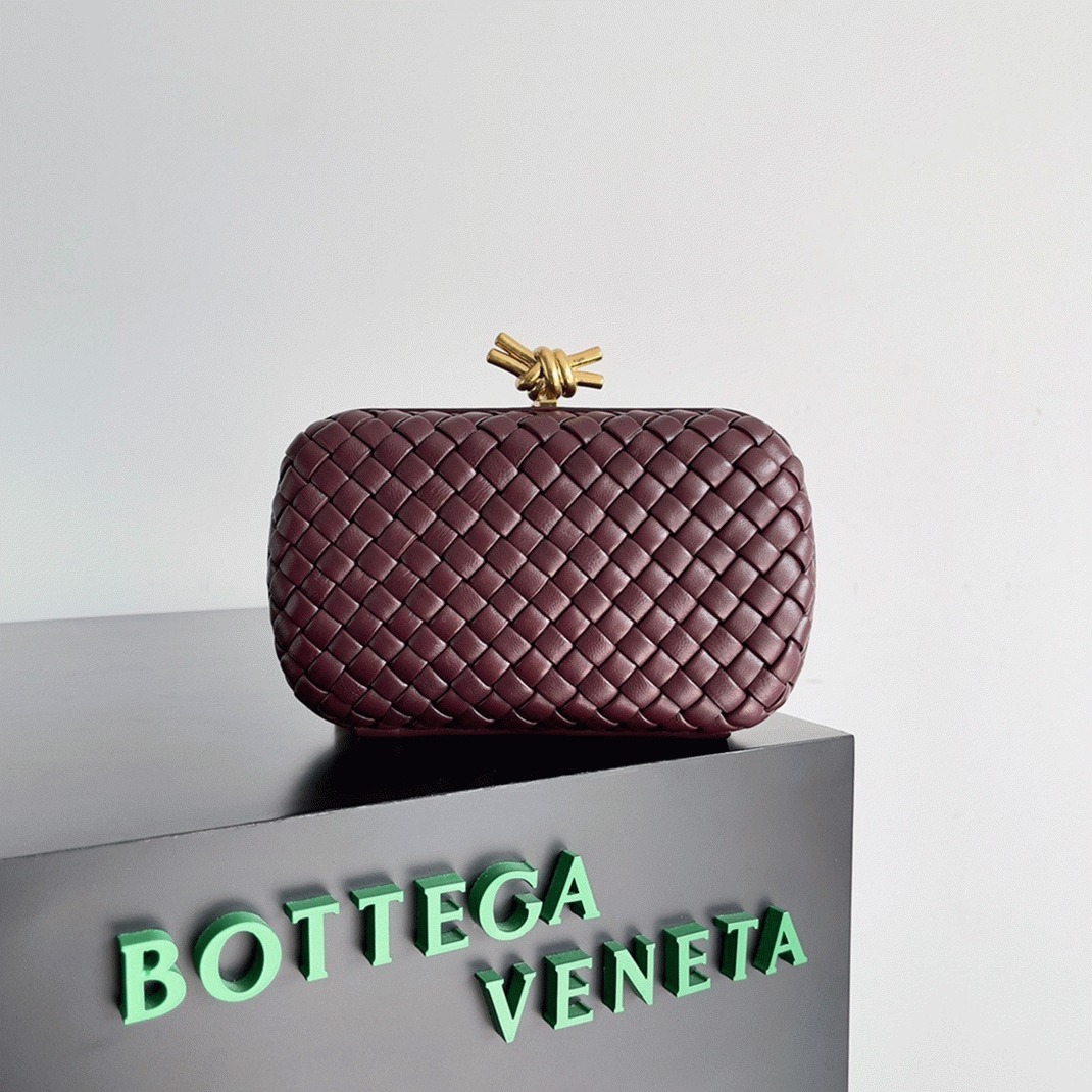 Fake B0tt*ga Ven*ta Knot Minaudiere Clutch Bordeaux