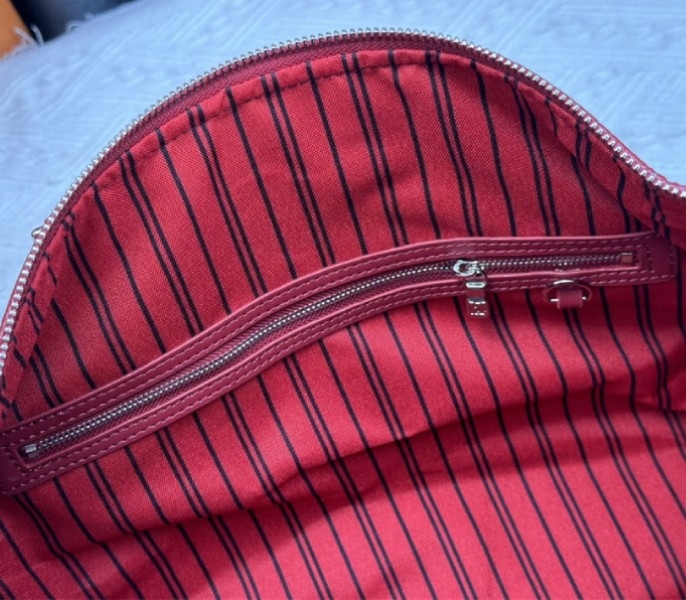 L0vis Vvtt0n Taurillon Leather Keepall Bandouliere 50 In Sari Red