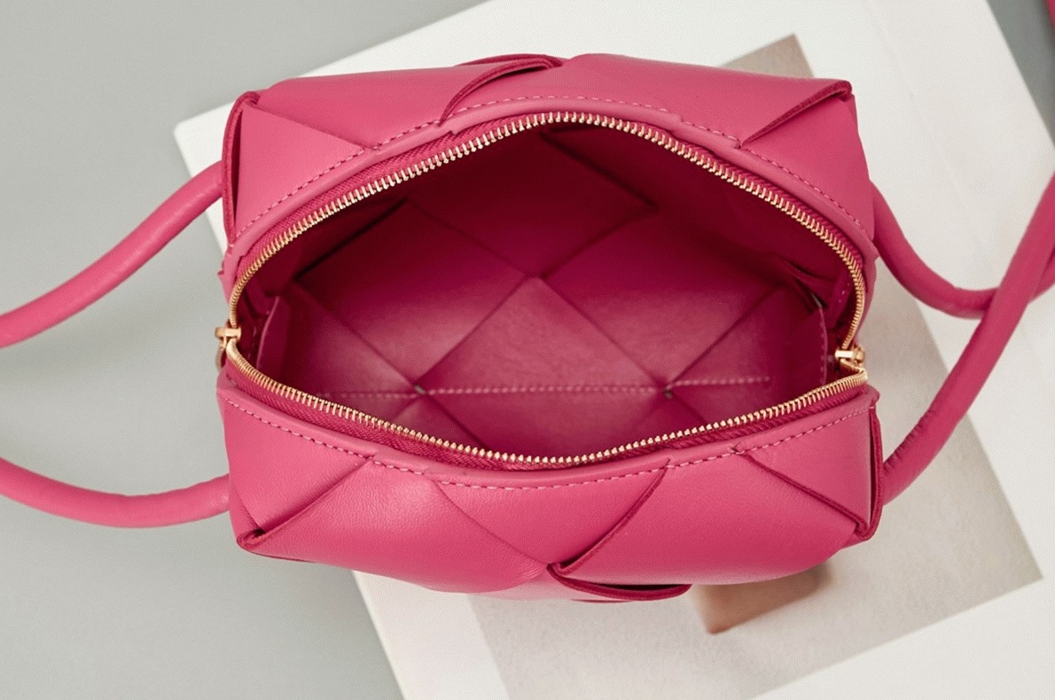 Replica B0tt*ga Ven*ta Mini Cassette Camera Bag Cranberry