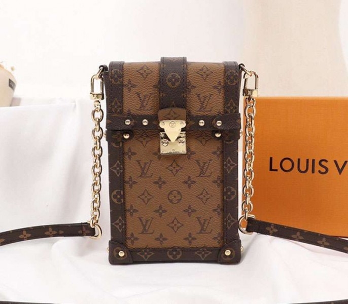 L0vis Vvtt0n Monogram Reverse Canvas Vertical Trunk Pochette