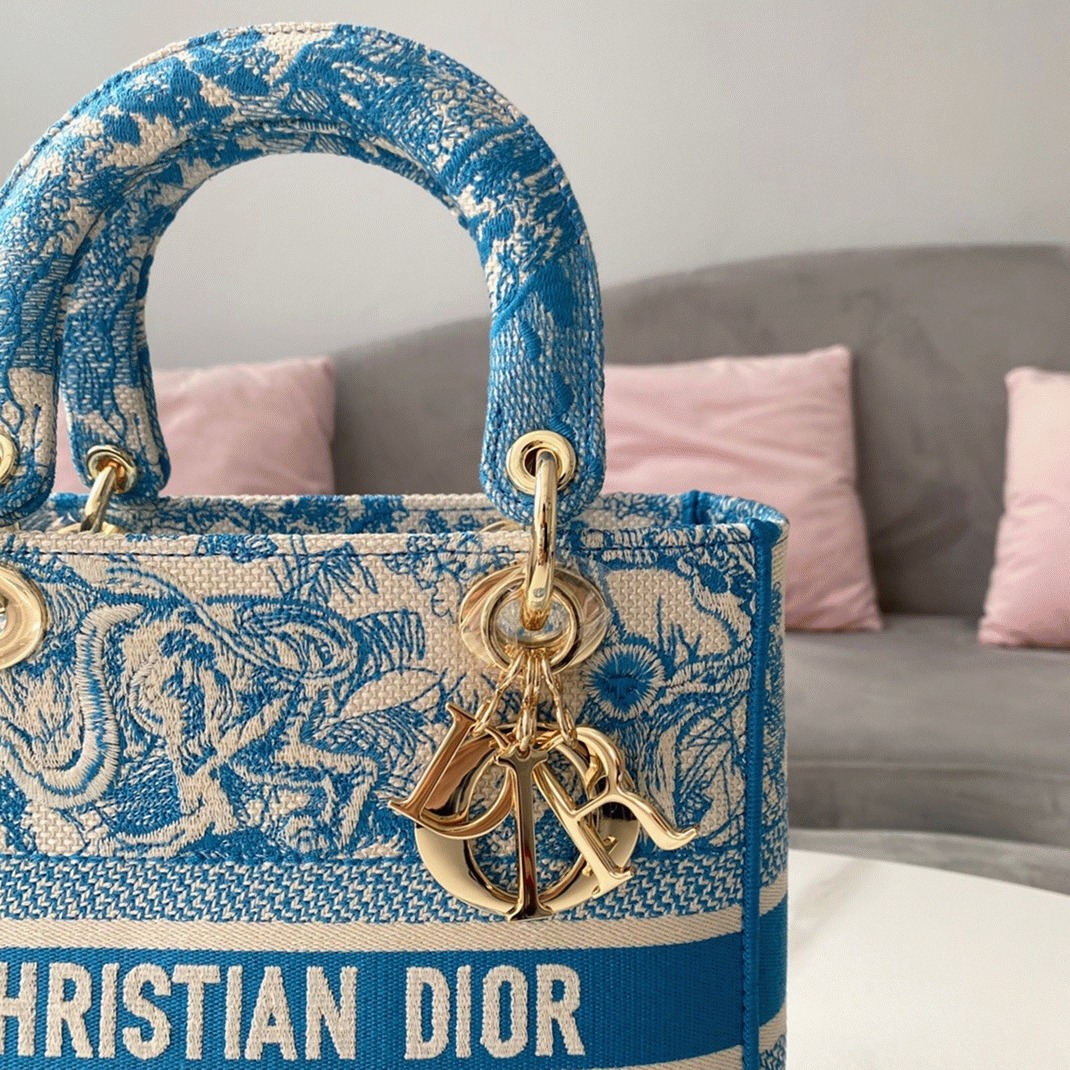 D10r Lady D-Lite Medium Bag Replica in Blue Toile de Jouy Canvas