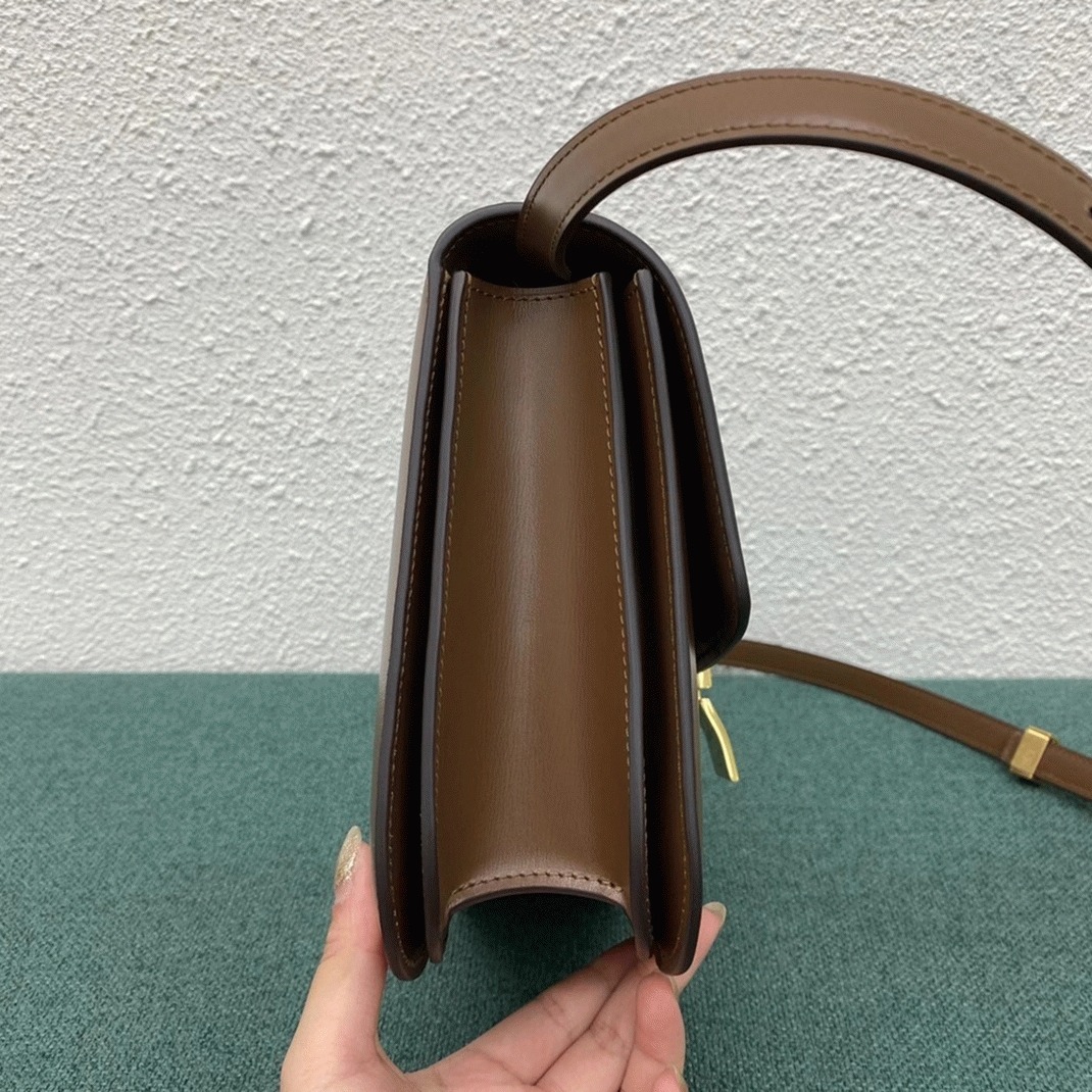 Top Quality Fake Ce1i*e Classic Box Medium Bag In Camel