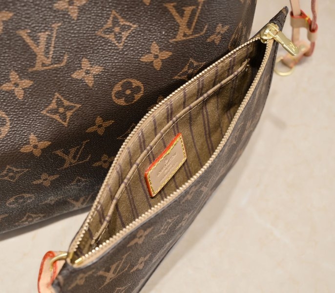 L0vis Vvtt0n Monogram Canvas Neverfull MM Tote In Beige