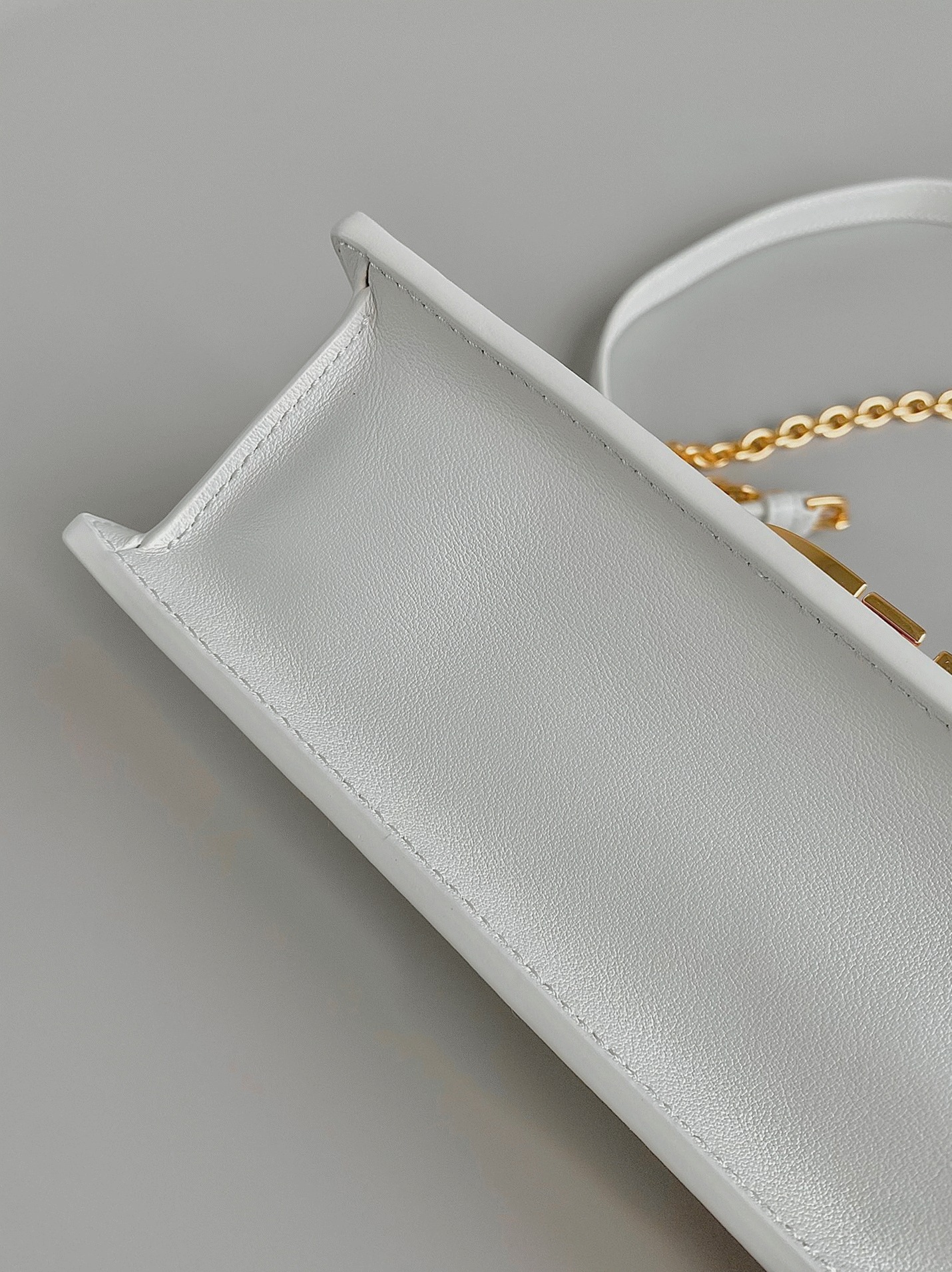 D10r 30 Montaigne East-West Bag with Chain Fake in White Calfskin