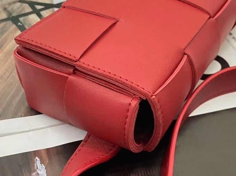 Replica B0tt*ga Ven*ta Cassette Belt Bag Red