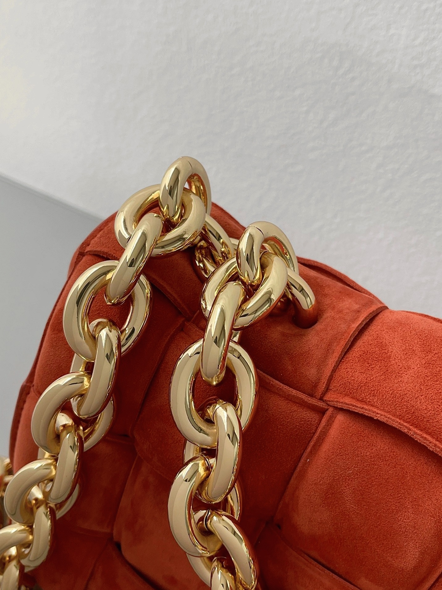 Top Quality Faux B0tt*ga Ven*ta Chain Cassette Bag In Maple