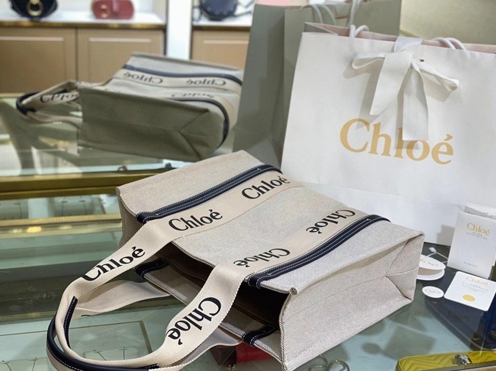 top quality knockoff Ch10e medium woody tote bag in canvas with blue leather strips