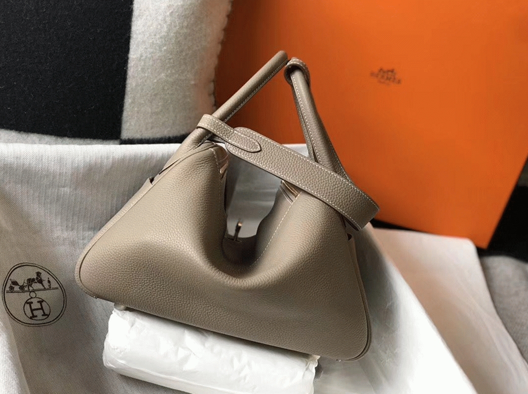 Knockoff H**me5 Lindy 30cm bag in gris tourterelle tone