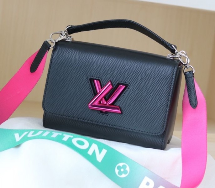 L0vis Vvtt0n Epi Leather Twist MM Handbag In Black With Gradient Strap