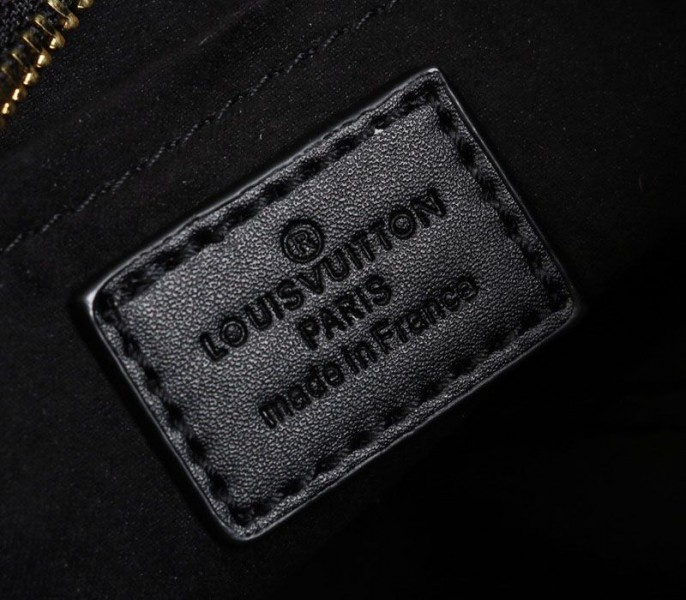L0vis Vvtt0n Monogram Empreinte Game On Coeur Bag In Black
