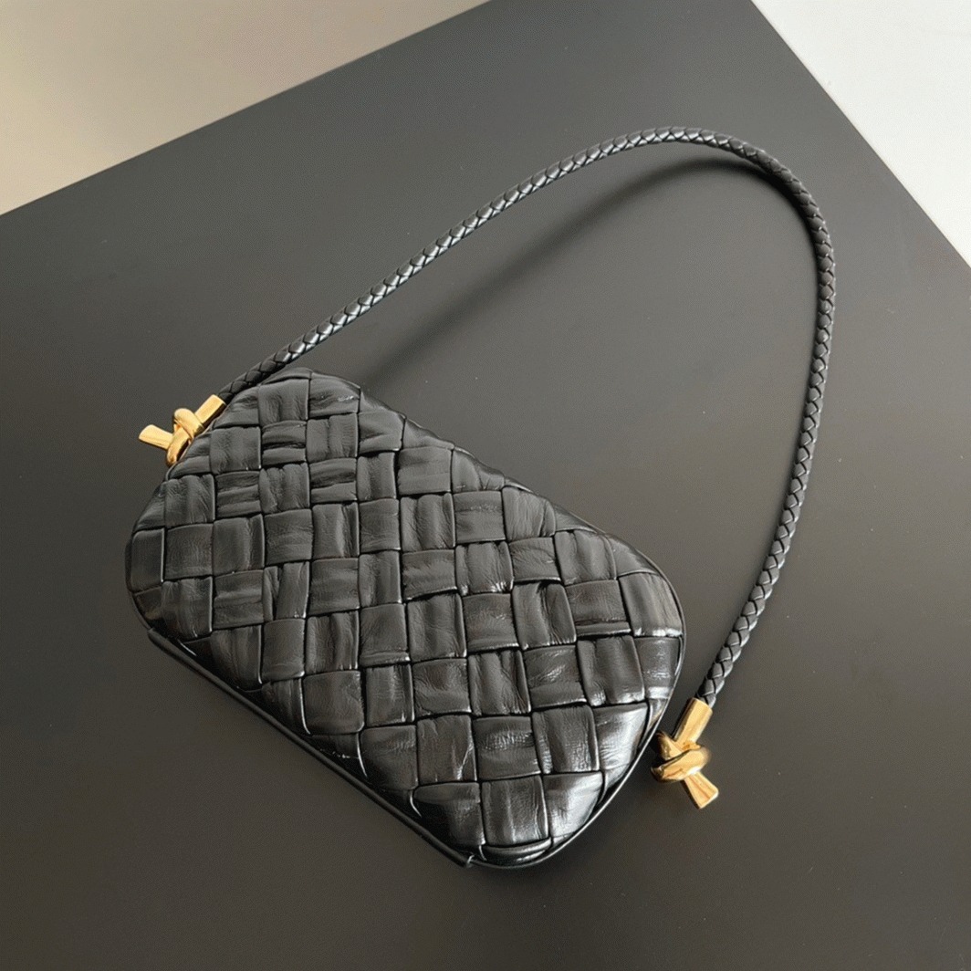 Replica B0tt*ga Ven*ta Knot Minaudiere On Strap Black Foulard Intreccio Leather