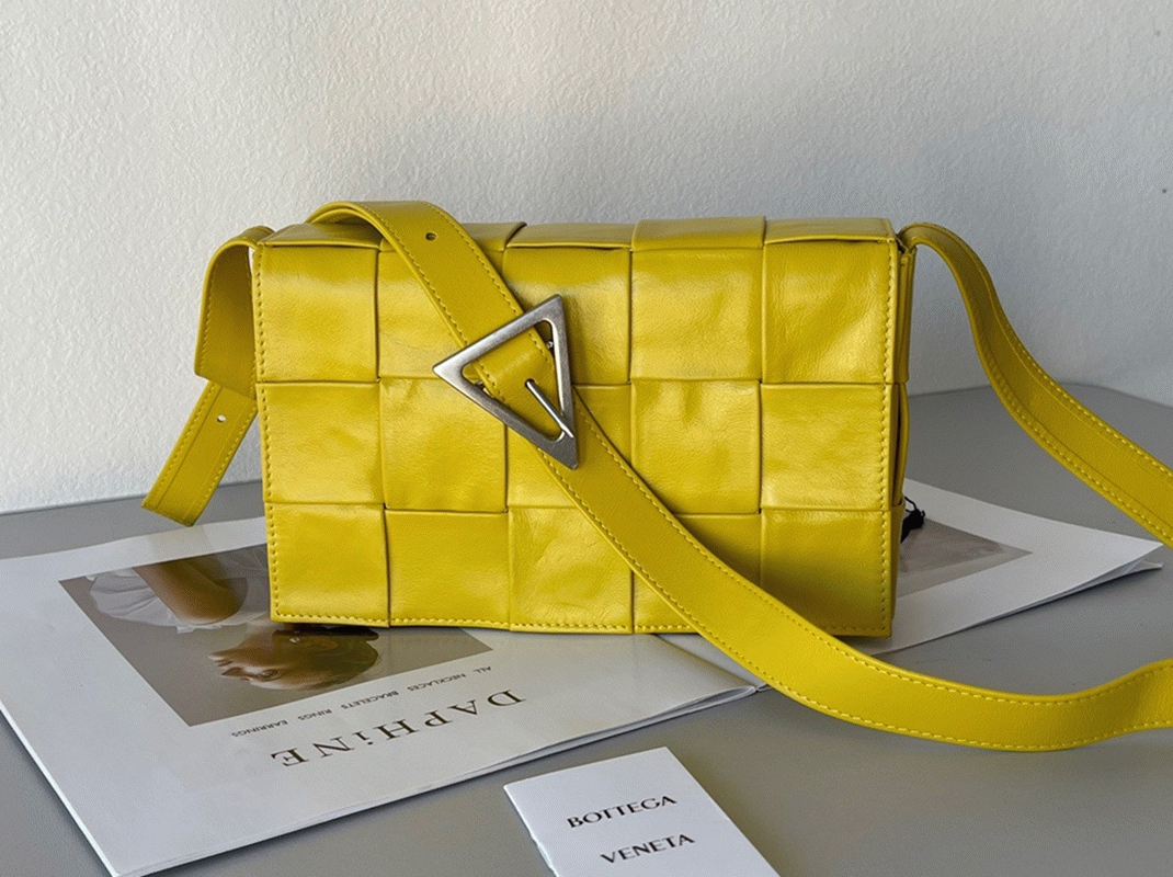 Top Quality Fake B0tt*ga Ven*ta Cassette Bag In Yellow
