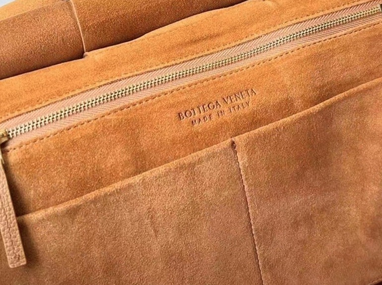 Top Quality Replica B0tt*ga Ven*ta Arco Medium Bag In Caramel