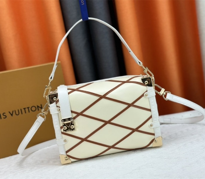 L0vis Vvtt0n Malletage Leather Side Trunk MM In Cream Beige And Chestnut Brown