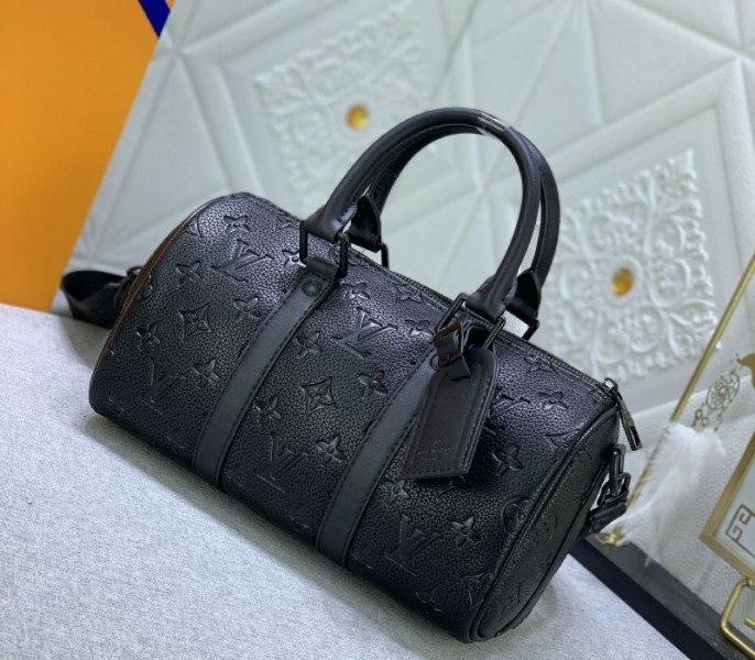 L0vis Vvtt0n Taurillon Monogram Leather Keepall Bandouliere 25 In Black