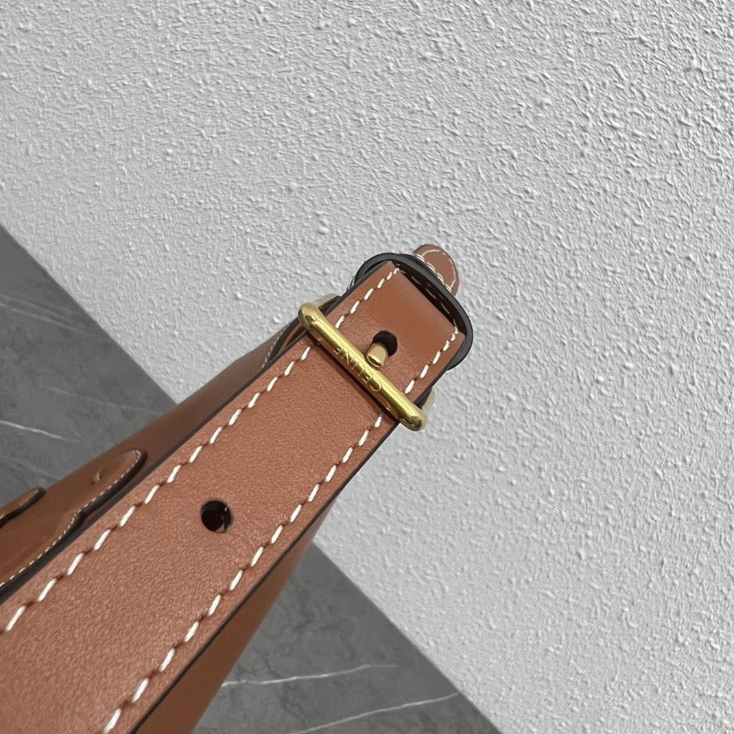Top Quality Replica Ce1i*e Small Bucket Cuir Triomphe In Brown Calfskin