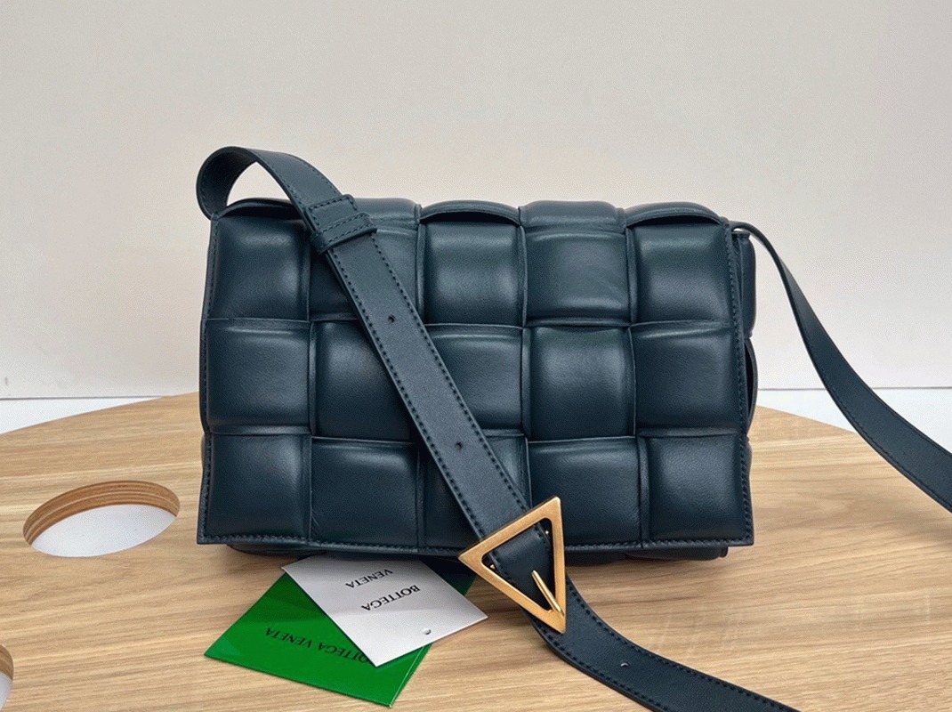Top Quality Replica B0tt*ga Ven*ta Padded Cassette Bag In Dark Blue