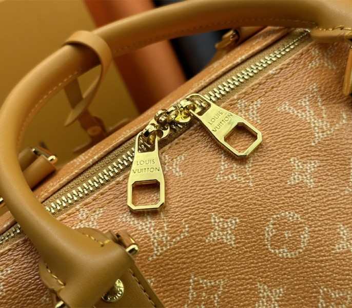 L0vis Vvtt0n Monogram Heritage Canvas Keepall Bandouliere 50 In Yellow