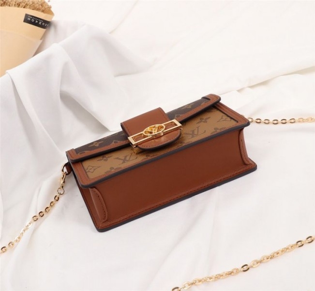 L0vis Vvtt0n Monogram Reverse Canvas Dauphine Chain Wallet