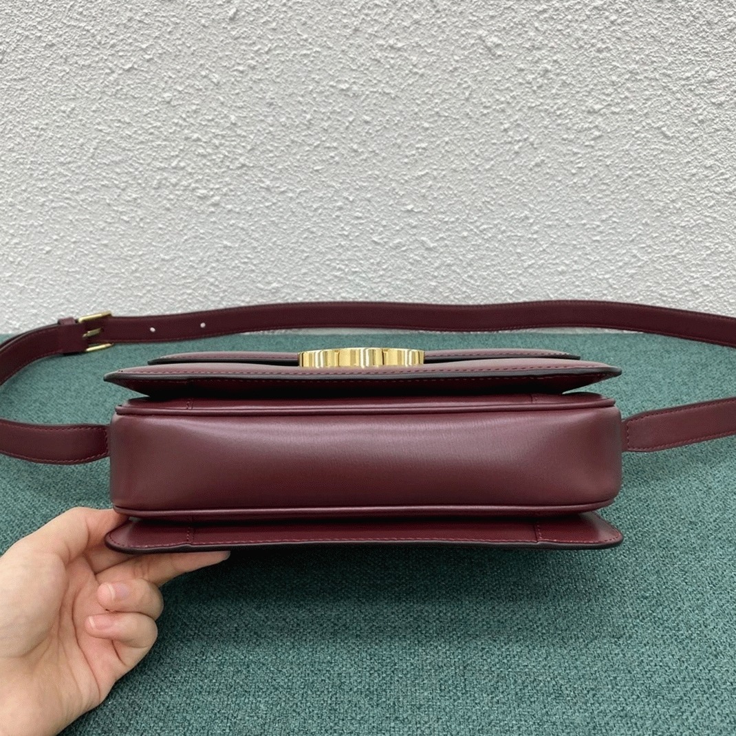 Top Quality Replica Ce1i*e Triomphe Medium Bag In Bordeaux