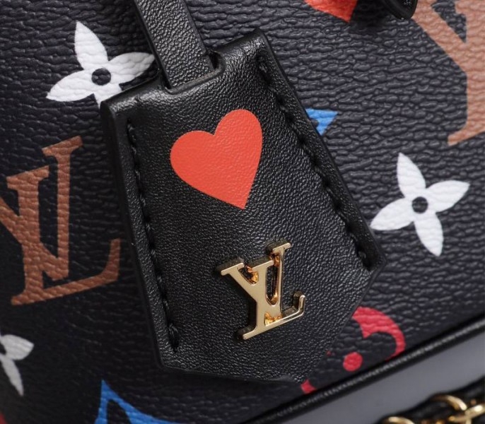 L0vis Vvtt0n Game On Vanity PM Bag In Black