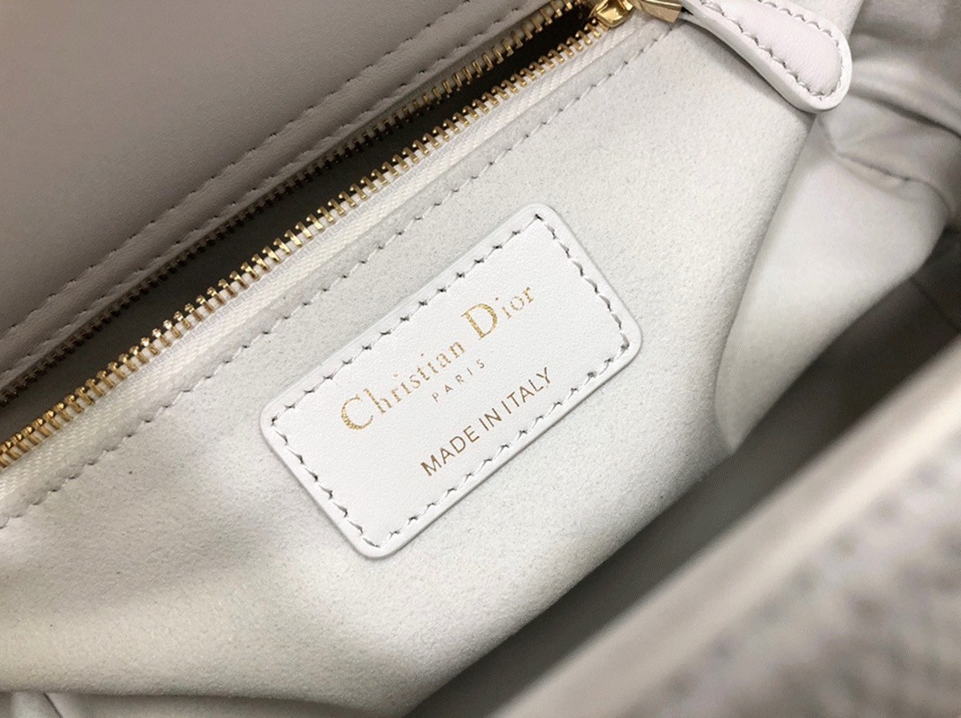 D10r Lady D-Lite Medium Bag Replica in White Macrocannage Technical Fabric