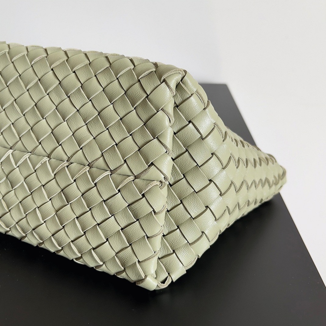 Top Quality Knockoff B0tt*ga Ven*ta Cabat Mini Bag In Travertine Intrecciato Lambskin