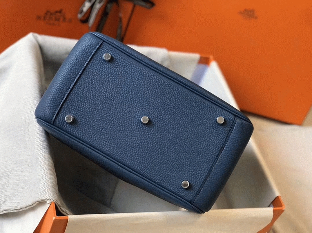 Fake luxury H**me5 Lindy 26cm bag in blue agate color