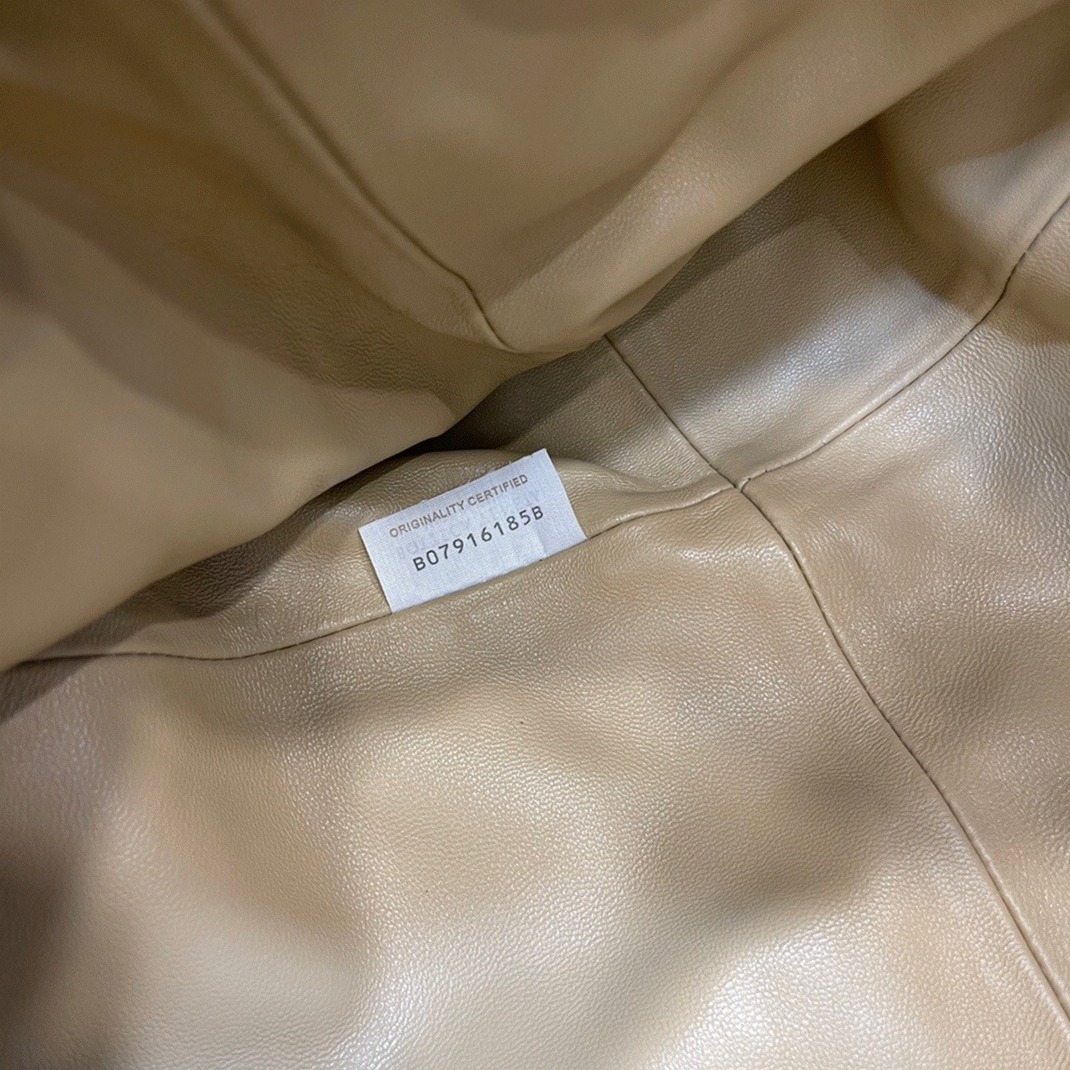 Fake B0tt*ga Ven*ta Large Pouch Clutch Bag Beige