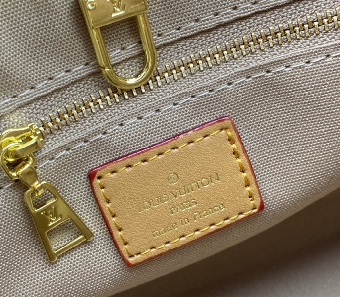 L0vis Vvtt0n Monogram Dune Canvas Onthego PM Tote