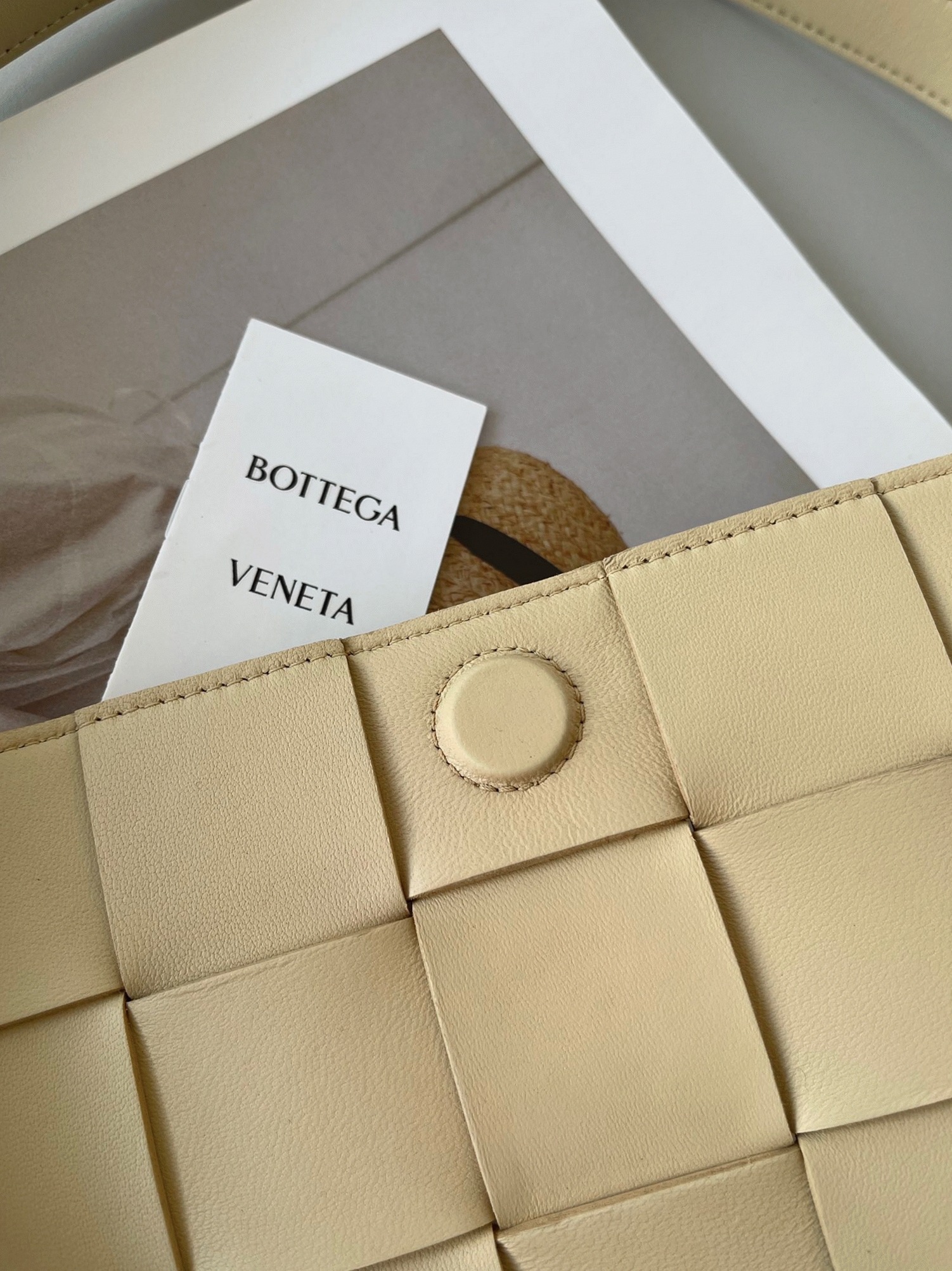 Top Quality Fake B0tt*ga Ven*ta Cassette Bag In Porridge