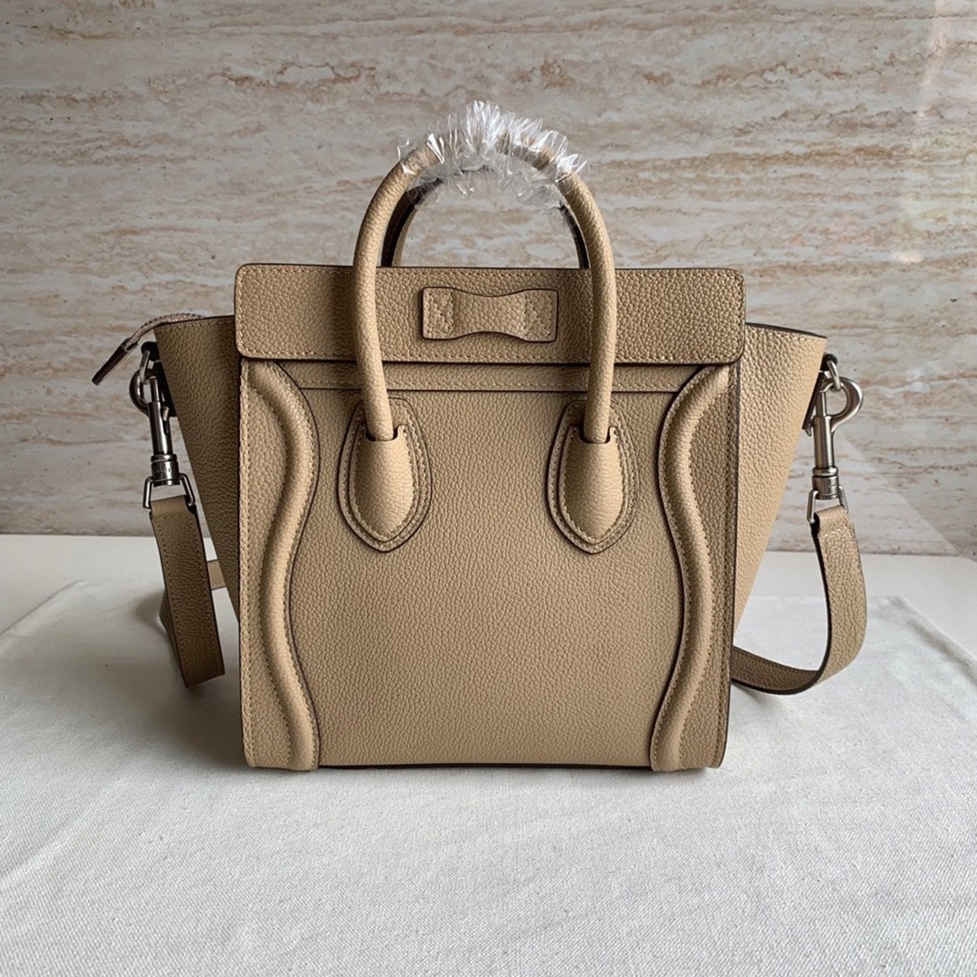 ce1i*e nano lU*gage tote bag knockoff in dune