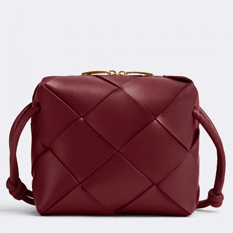 Fake B0tt*ga Ven*ta Mini Cassette Camera Bag Bordeaux