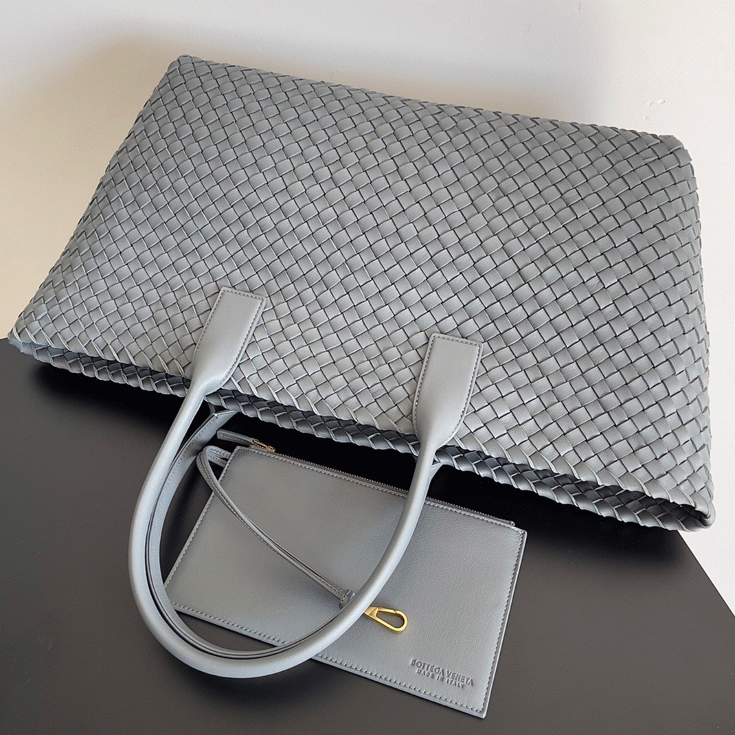 Top Quality Imitation B0tt*ga Ven*ta Cabat Large Bag In Thunder Intrecciato Lambskin