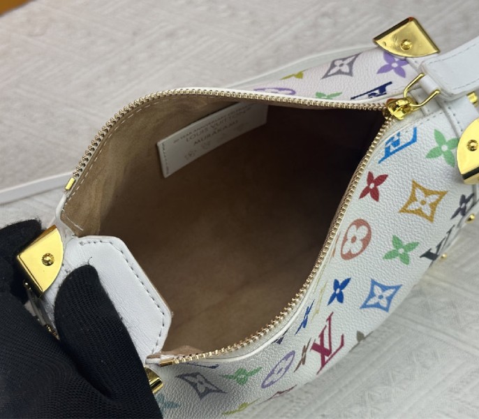 L0vis Vvtt0n X TM Multicolored Side Trunk MM In White