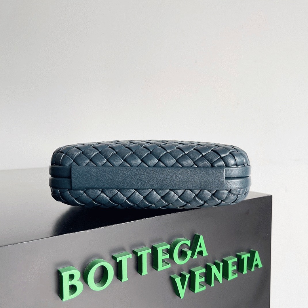 Space Color B0tt*ga Ven*ta Knot Clutch Fake Version