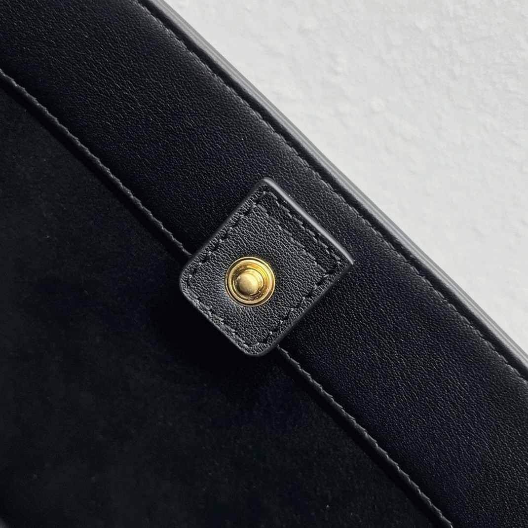 Top Quality Knockoff Ce1i*e Small Bucket Cuir Triomphe In Black Calfskin