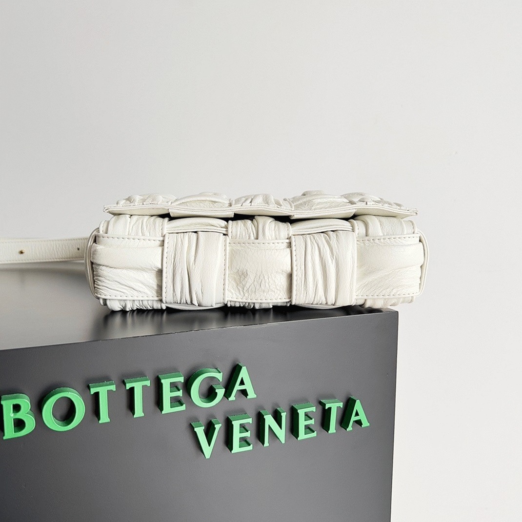 Top Quality Replica B0tt*ga Ven*ta Cassette Bag In White Foulard Intreccio Calfskin