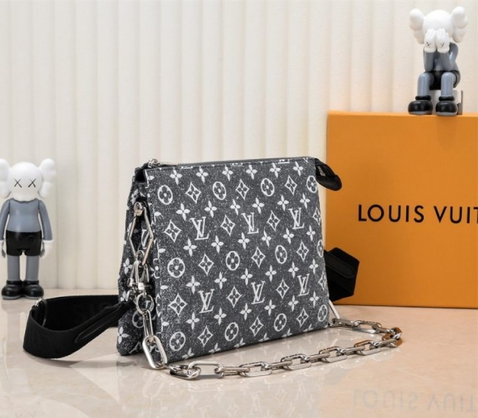 l0vis vvtt0n jacquard De*1m coussin pm bag in black