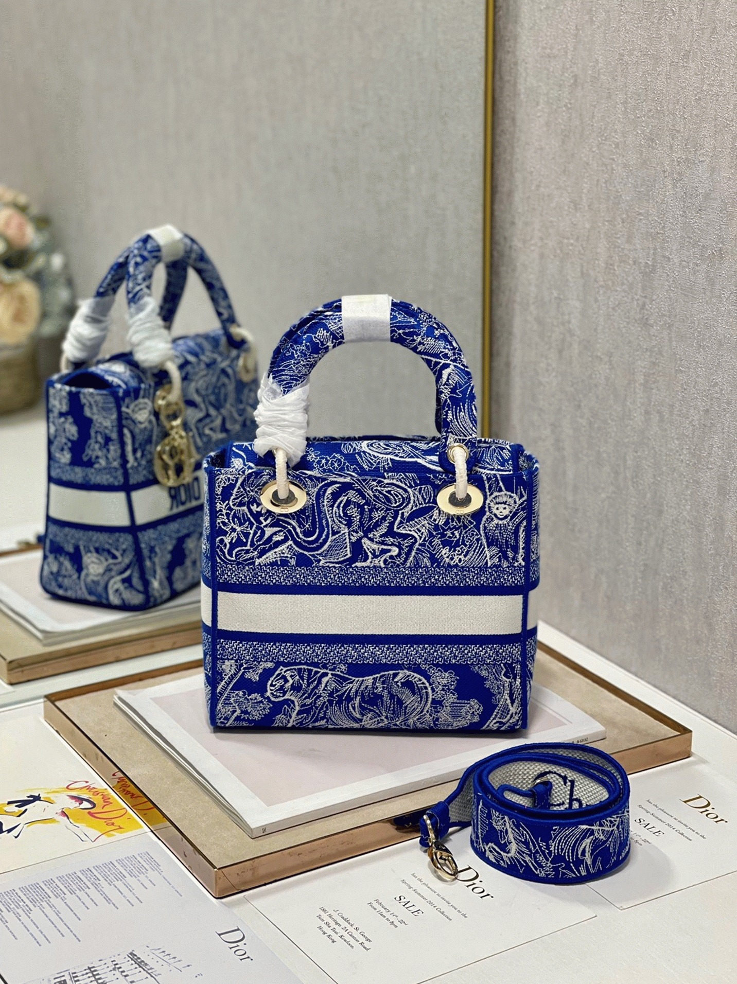 D10r Lady D-Lite Medium Bag Fake in Fluorescent Blue Toile de Jouy Reverse Embroidery