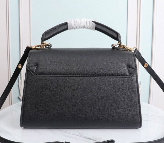 L0vis Vvtt0n Twist One Handle MM Handbag In Black