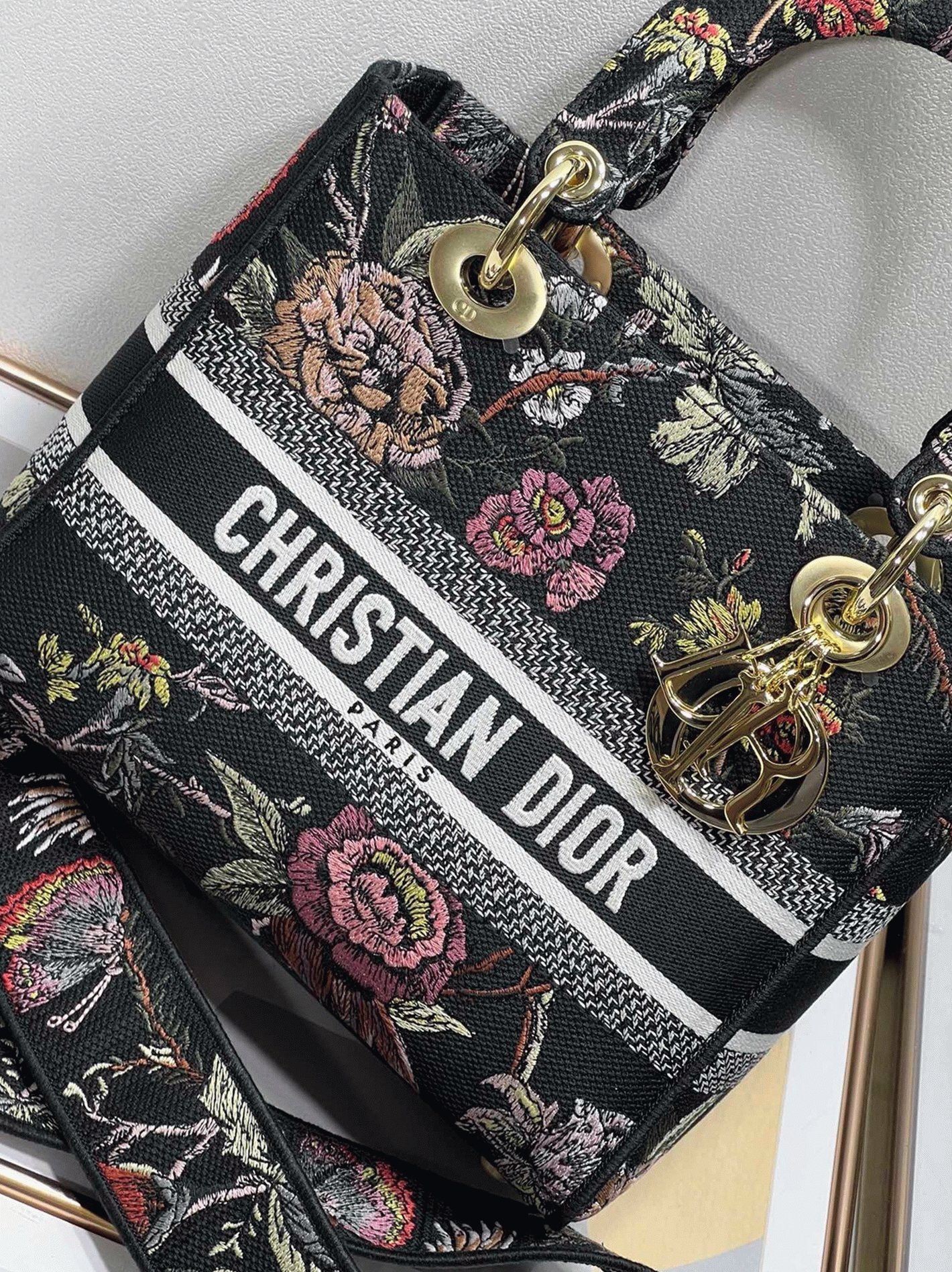 D10r Lady D-Lite Medium Bag Replica in Black Jardin Botanique Embroidery
