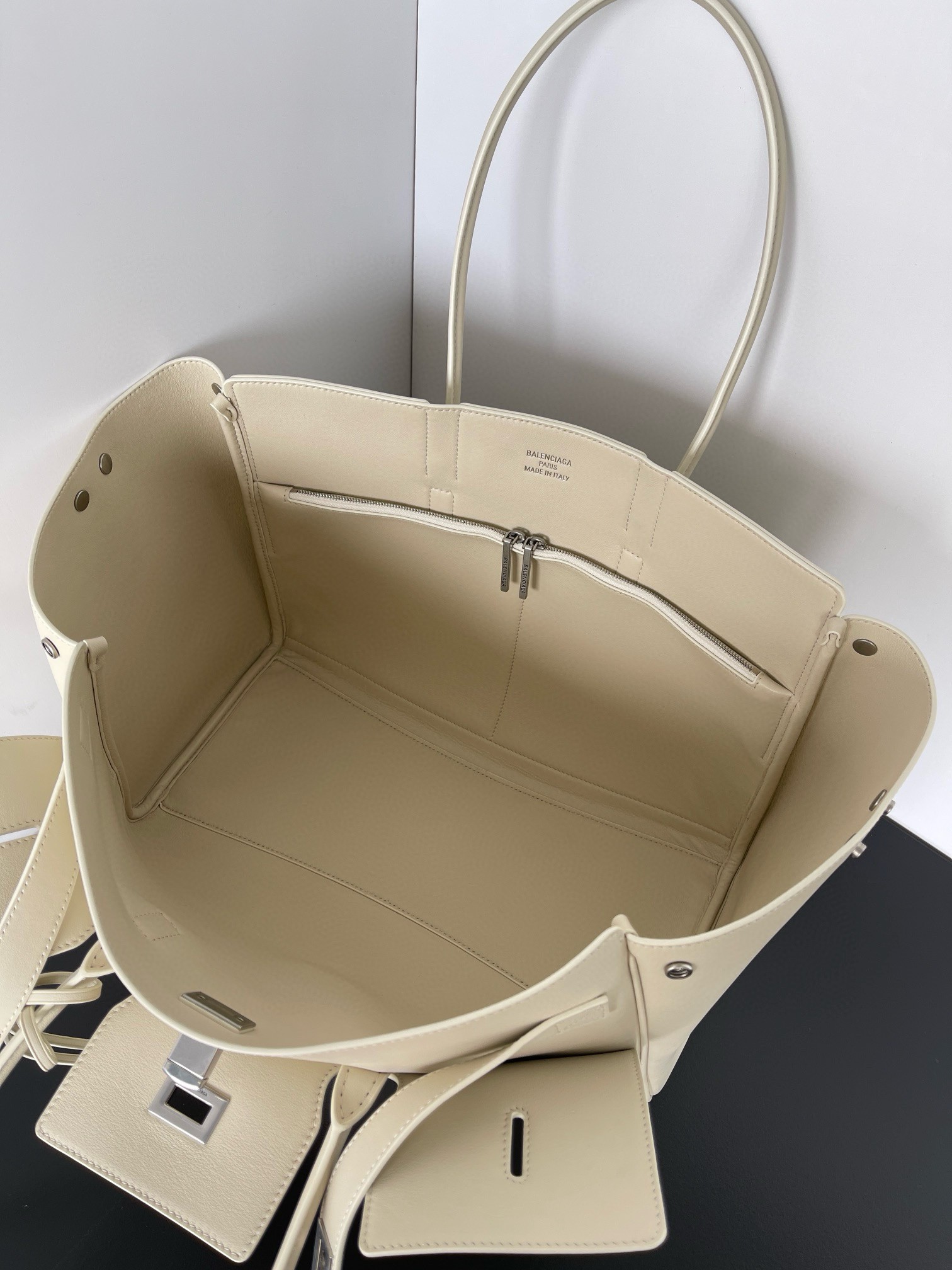 Knockoff Ba1en*iaga Bel Air Carry All Medium Bag Beige Calfskin