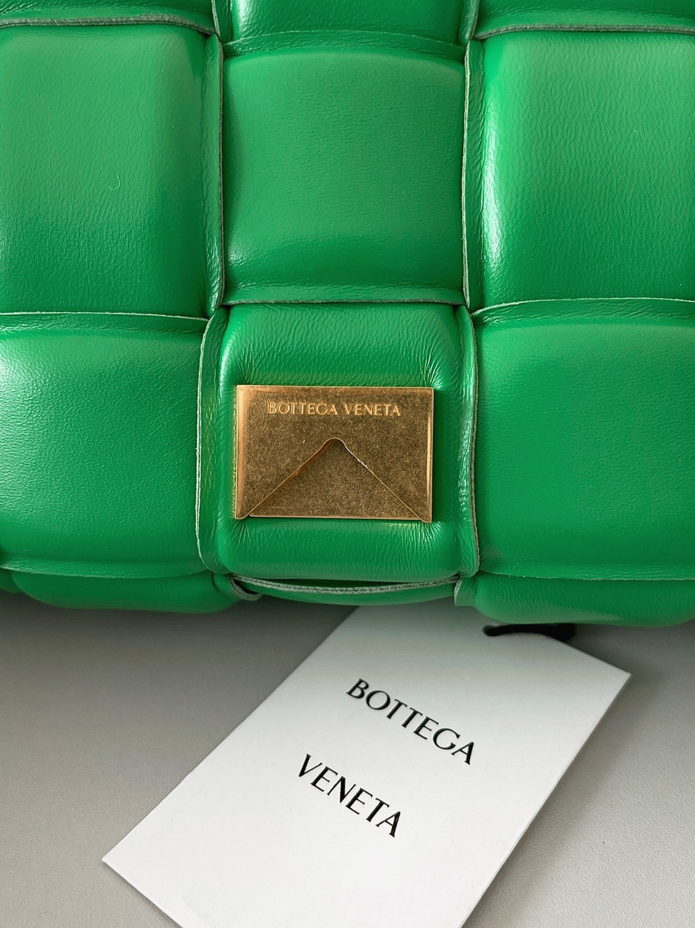 Top Quality Fake B0tt*ga Ven*ta Chain Cassette Bag In Parakeet