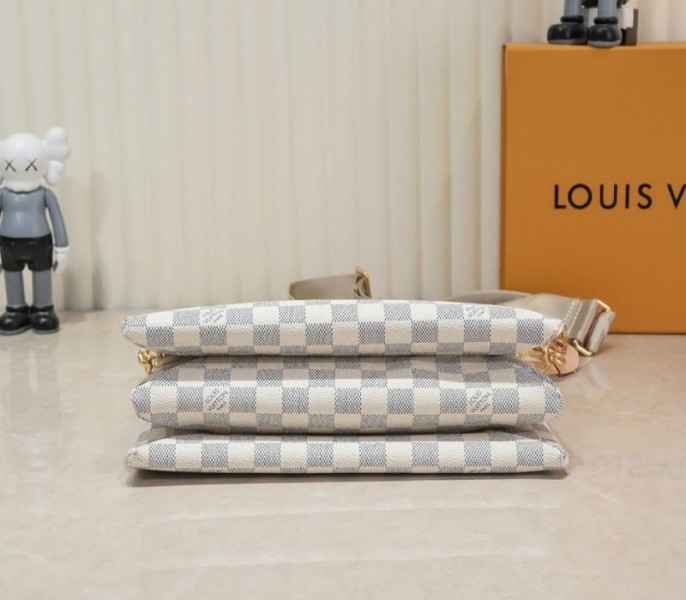 L0vis Vvtt0n X YK Bandouliere Keepall 50 Travel Bag In Red Infinity Dots